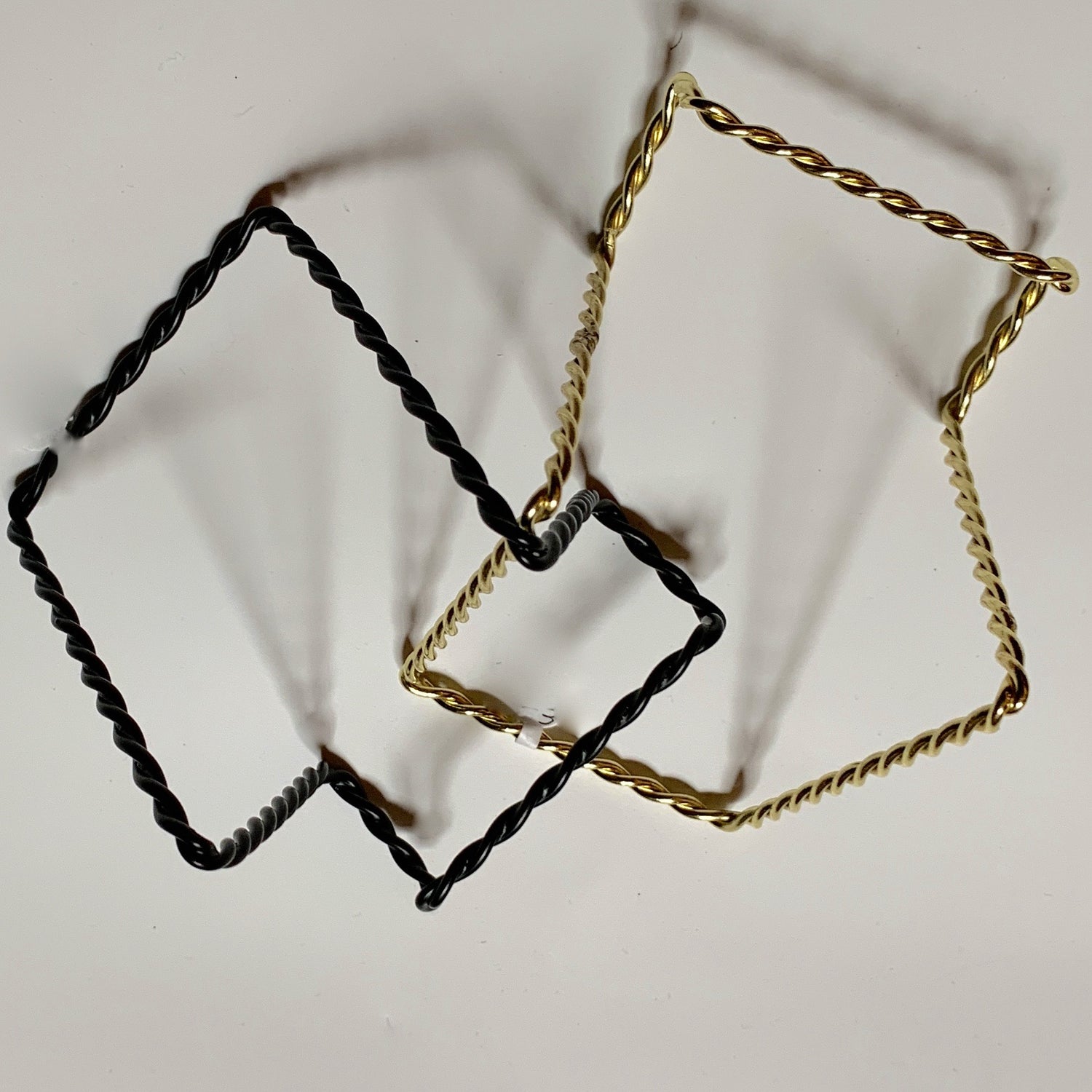 Braided Metal Easel, 3"